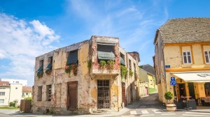 Anne Diamond interviews acclaimed travel writer Mary Novakovich