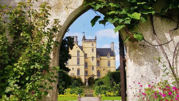 Anne Diamond explores life in Scotland with Flora and Edward Tennant