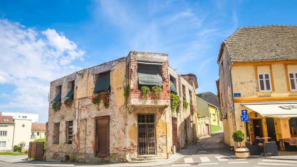 Anne Diamond interviews acclaimed travel writer Mary Novakovich