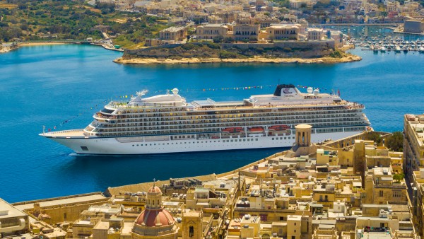 Explore our ocean voyages with Joost Ouendag