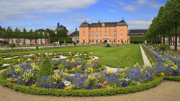 Explore the gardens of Schloss Schwetzingen with Jan Enss