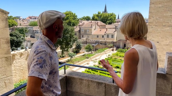 Marvel at the cultural treasures of Avignon with Jean Newman Glock