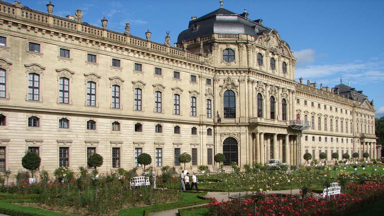 At home in the Würzburg Bishop’s Residenz with guide Alexandra Memmel)