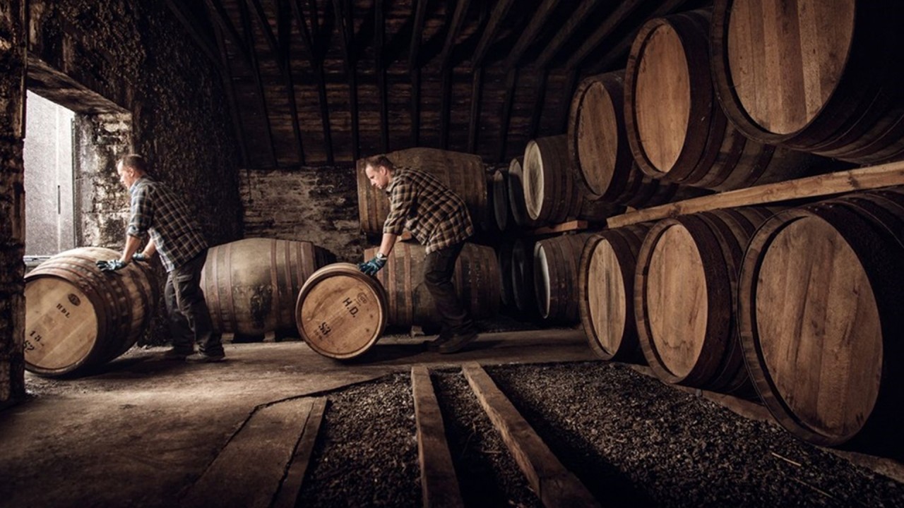 Alastair Miller in conversation with Whisky Brand Ambassador, Martin Markvardsen)