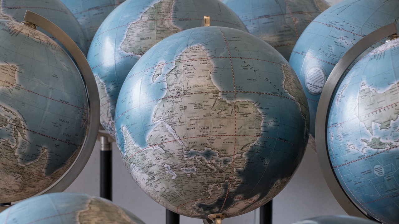 Alastair Miller meets globemaker and master craftsman Chris Adams)