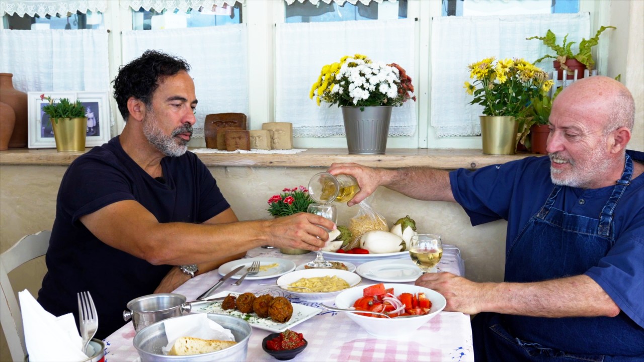 Explore Santorini’s stunning volcanic landscapes with Vangelis Zervogiannis)