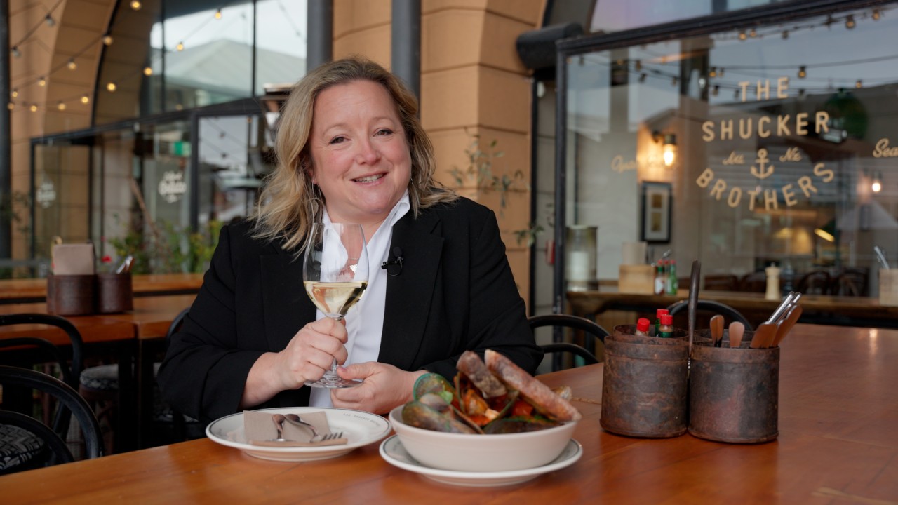 Explore Auckland’s dynamic culinary scene)