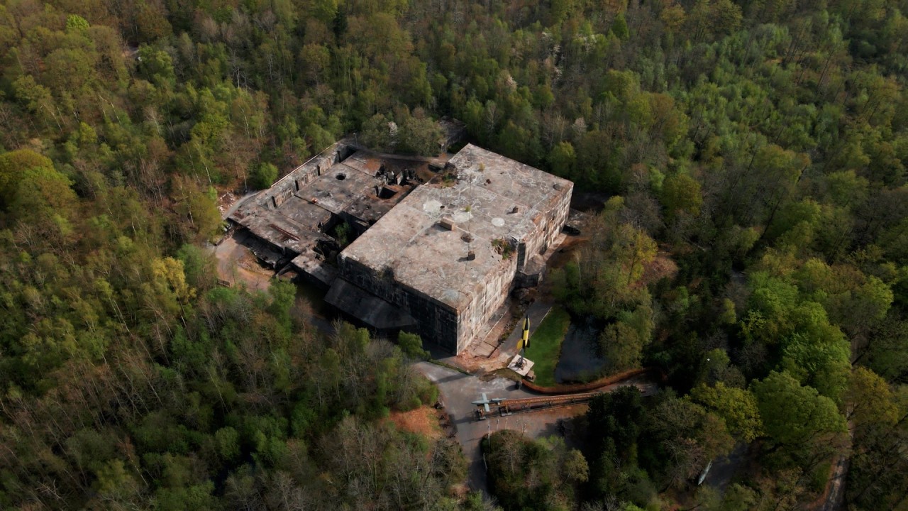 Trace the history of World War II in Éperlecques and Dunkirk with Nikolas Rabogliatti)