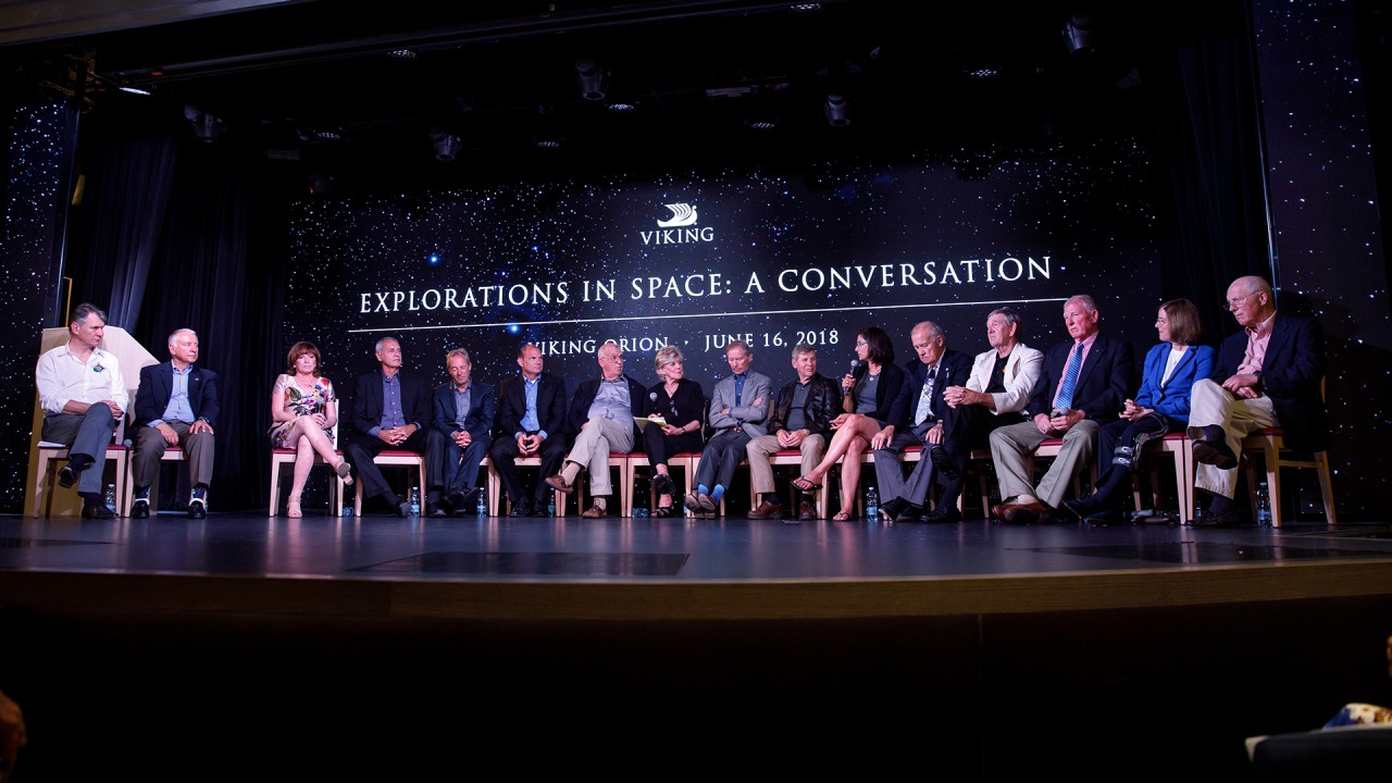 Journalist Lynn Sherr discusses life beyond Earth with space pioneers)