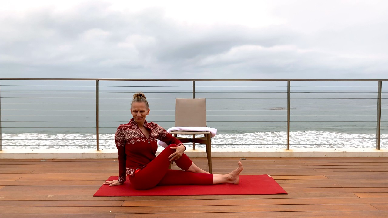 Yoga: Pillows and Practice)